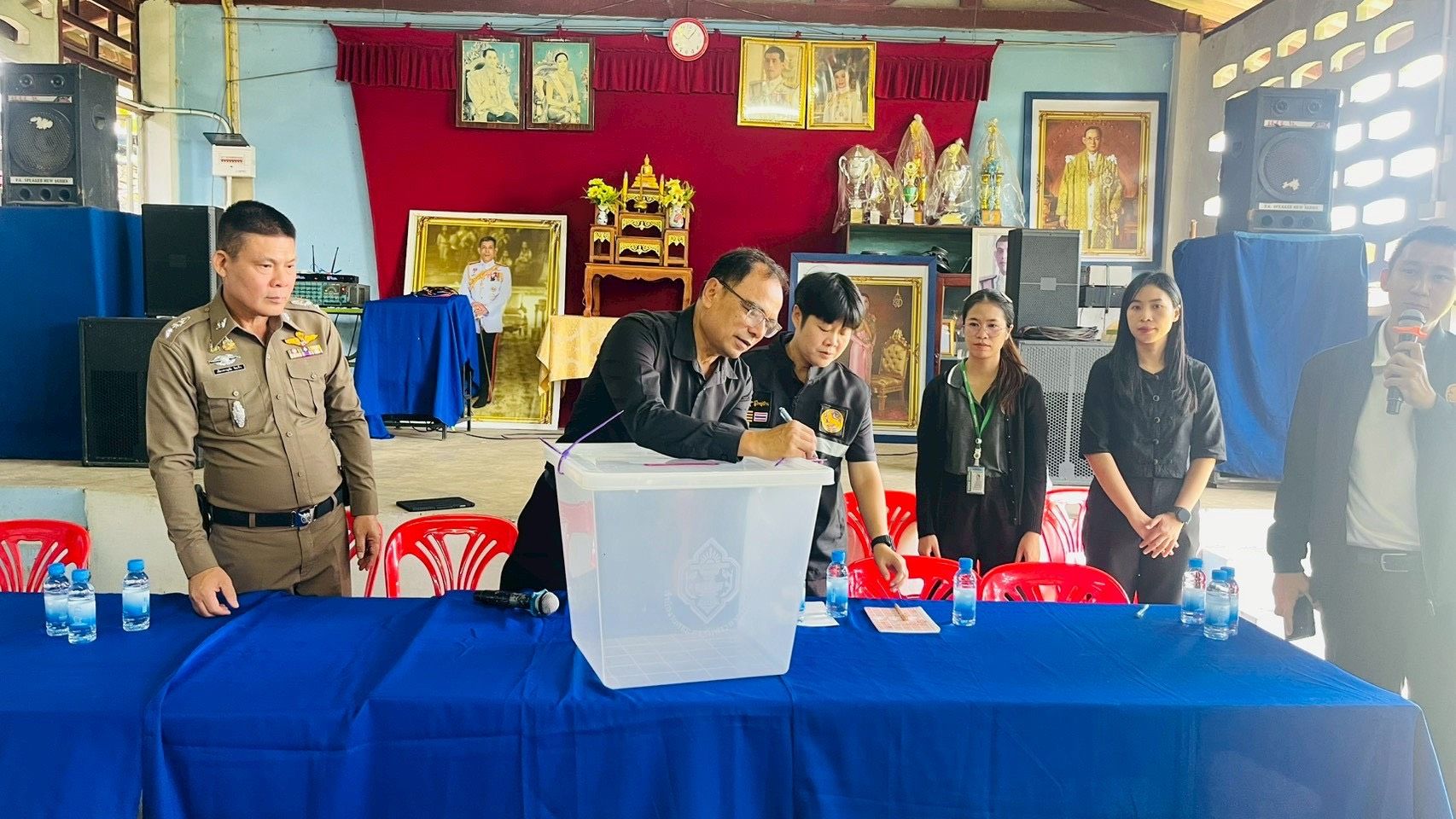 พช.แจ้ห่ม  : ร่วมลงพื้นที่ดำเนินกิจกรรมทอดผ้าป่ายาเสพติดหมู่บ้านในพื้นที่อำเภอแจ้ห่ม