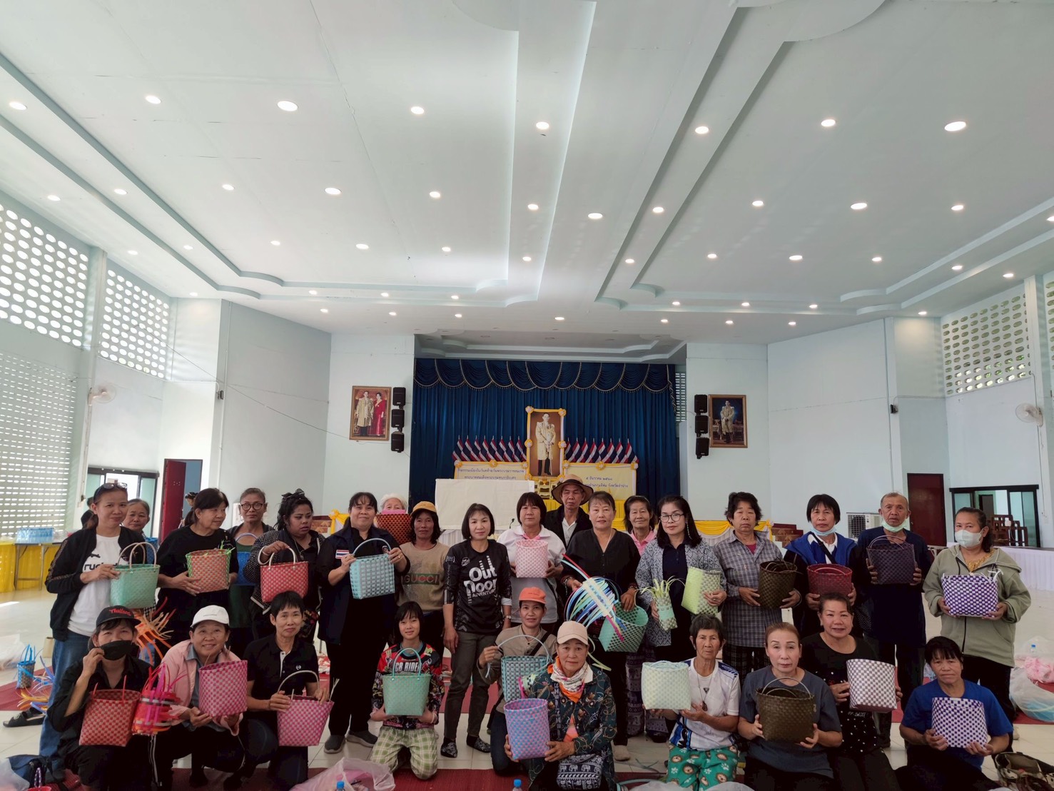  พช.แจ้ห่ม  :โครงการสร้างสัมมาชีพชุมชนครัวเรือนที่ได้รับผลกระทบด้านอาชีพและรายได้ที่มีศักยภาพและสามารถพัฒนาได้