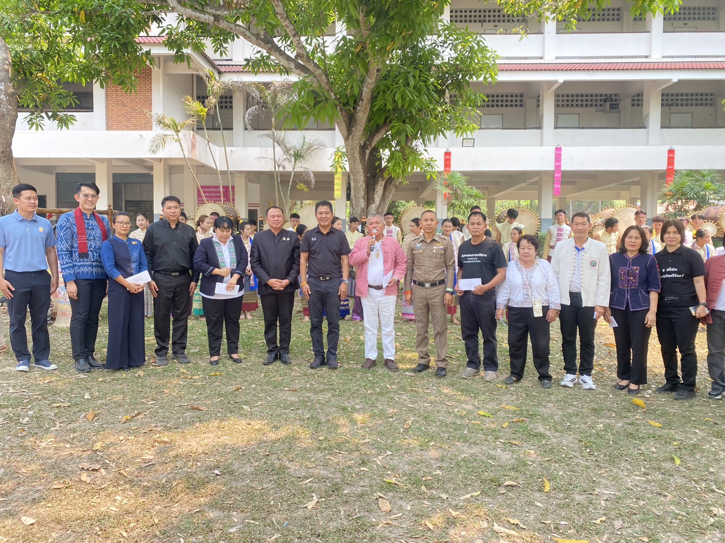 พช.แจ้ห่ม: ร่วมชมและให้กำลังใจการแสดงตีกลองปู่จา