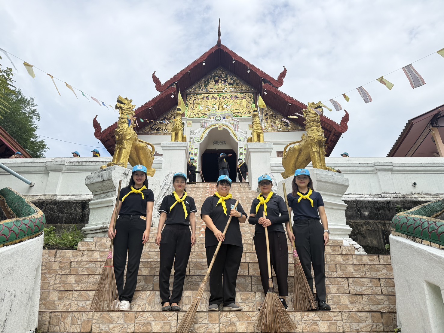 พช.แจ้ห่ม:  ร่วมกิจกรรมจิตอาสาเนื่องในวันคล้ายวันสวรรคตพระบาทสมเด็จพระปรเมนทรมหาอานันทมหิดล พระอัฐมรามาธิบดินทร (รัชกาลที่ 8) วันอานันทมหิดล