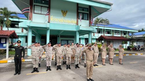  พช.แจ้ห่ม : ร่วมกิจกรรมเคารพธงชาติ เนื่องในวันระราชทานธงชาติไทย น้อมรำลึกพระมหากรุณาธิคุณ ร่วมภาคภูมิใจในผืนธงไตรรงค์ สัญลักษณ์แห่งความเป็นไทย